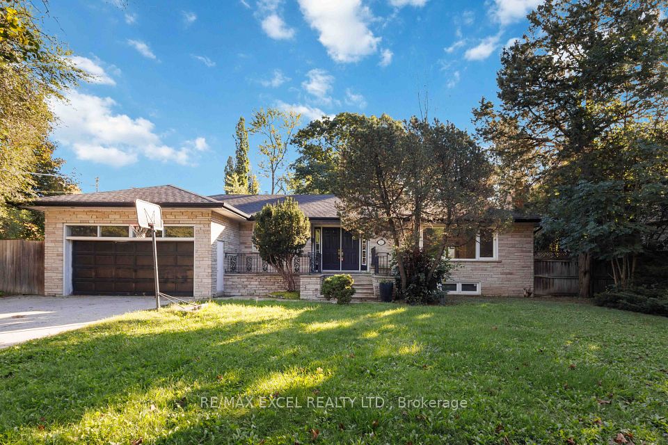 20 Oxbow Road, Toronto, ON M3B 2A2