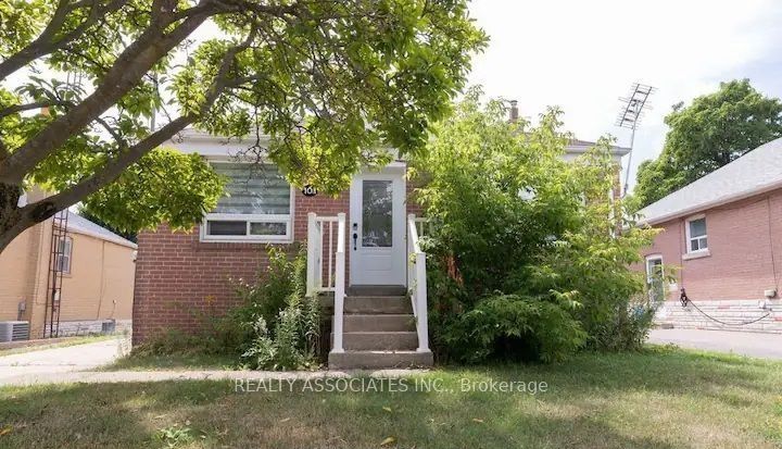 101 Reiner Road, Toronto, ON M3H 2L7