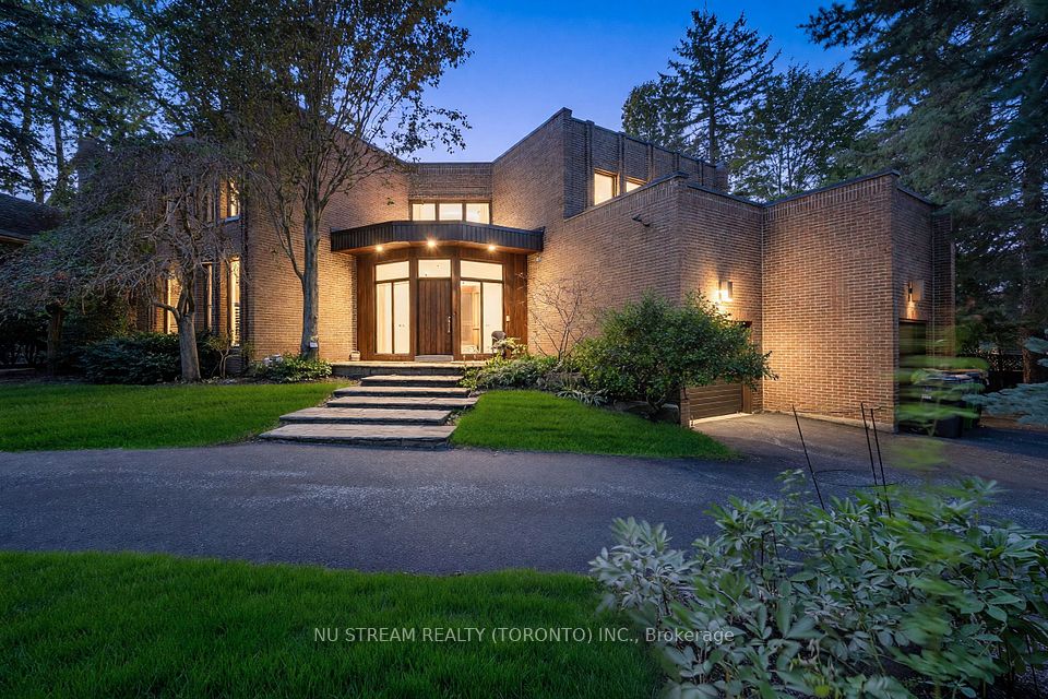 35 Penwood Crescent, Toronto, ON M3B 3B1
