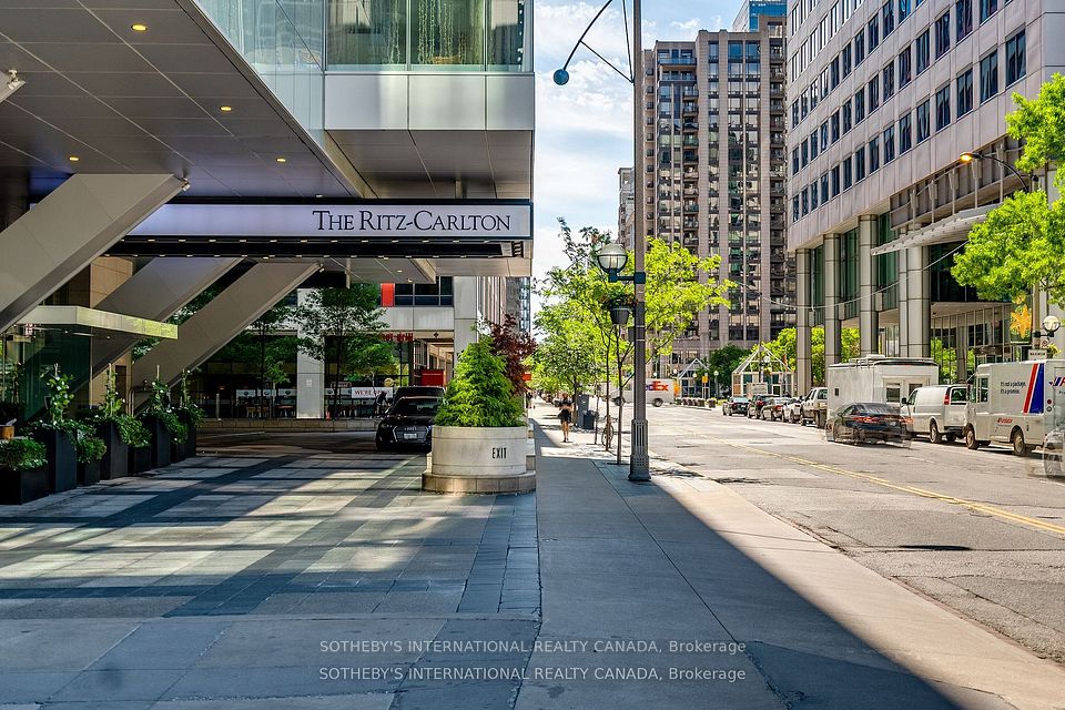 183 Wellington Street W 2301, Toronto, ON M5V 0A1