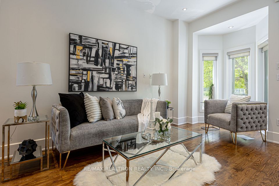 93 Walnut Avenue, Toronto, ON M5V 2S1