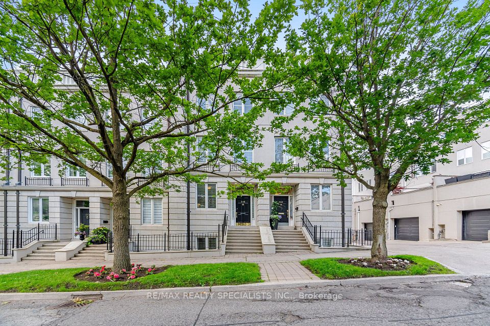 246 Walmer Road, Toronto, ON M5R 3R7