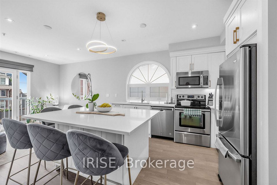 539 Jarvis Street PH8, Toronto, ON M4Y 2H7