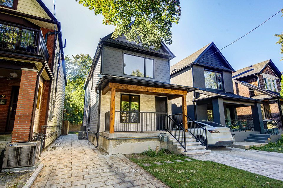 34 Hiawatha Road, Toronto, ON M4L 2X8